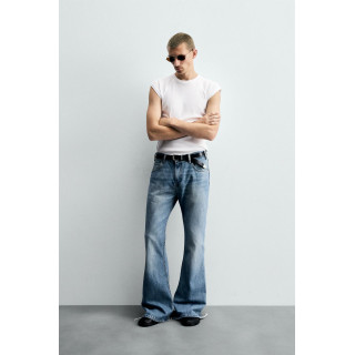 Джинсы прямого кроя со штаниной-клеш