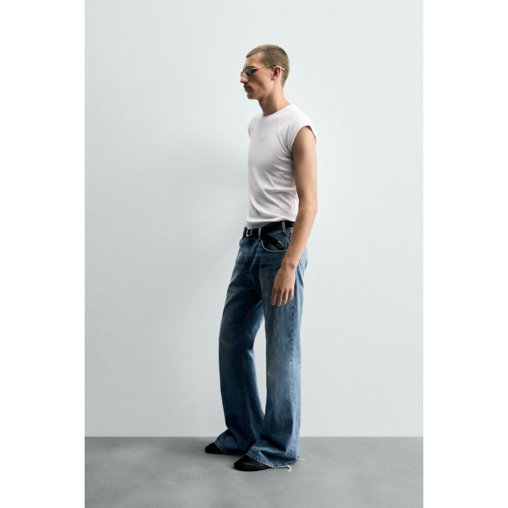 Джинсы прямого кроя со штаниной-клеш