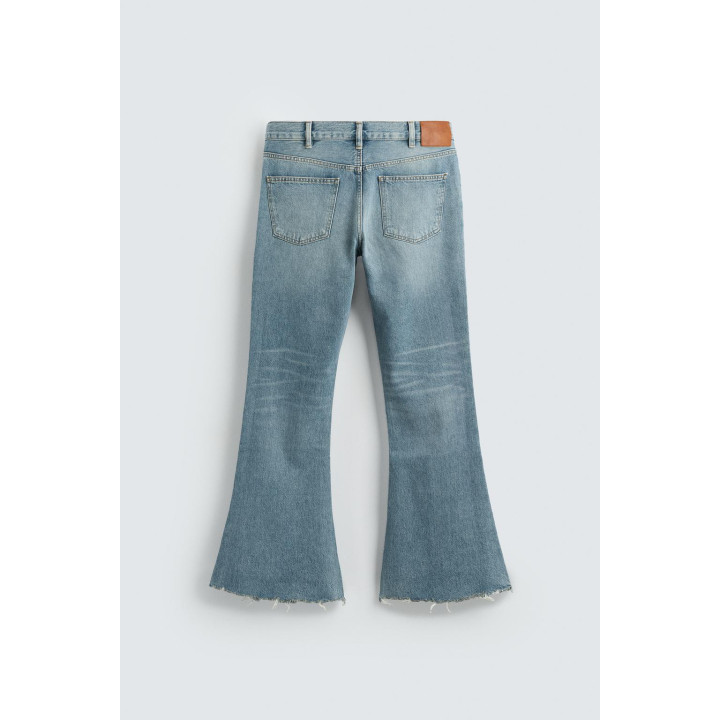 Джинсы прямого кроя со штаниной-клеш