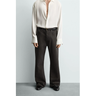 Джинсы с расклешенными штанинами и восковым покрытием