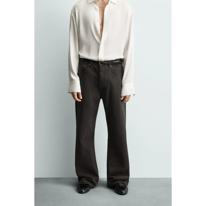 Джинсы с расклешенными штанинами и восковым покрытием