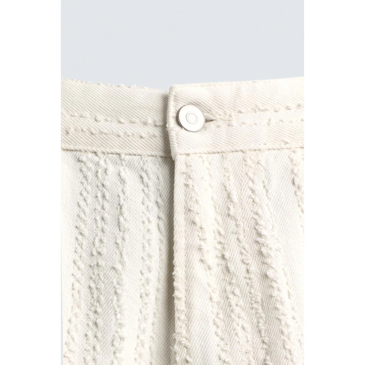 ДЖИНСЫ В ПОЛОСКУ С РЕЛЬЕФНЫМ УЗОРОМ