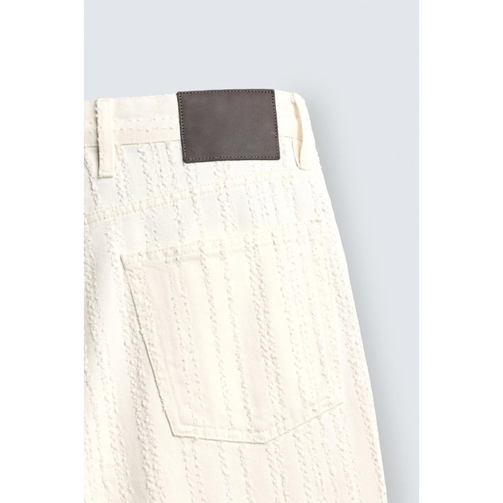 ДЖИНСЫ В ПОЛОСКУ С РЕЛЬЕФНЫМ УЗОРОМ