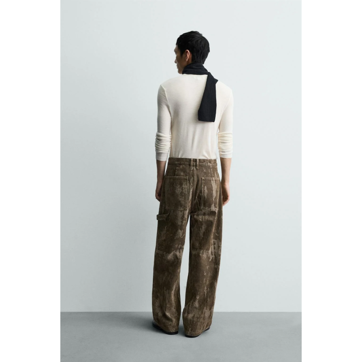 Джинсы свободного кроя с бархатистым покрытием