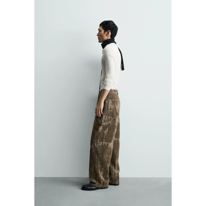 Джинсы свободного кроя с бархатистым покрытием