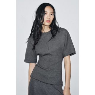 ПРИТАЛЕННЫЙ ТОП ИЗ МЯГКОЙ ТКАНИ