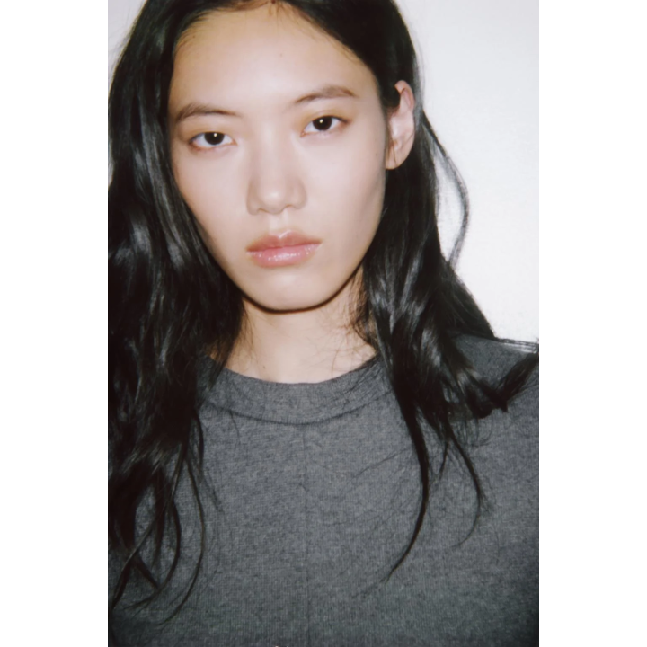 ПРИТАЛЕННЫЙ ТОП ИЗ МЯГКОЙ ТКАНИ