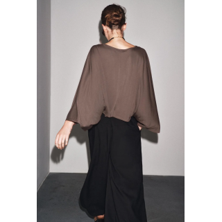 АСИММЕТРИЧНАЯ НАКИДКА ИЗ СТРУЯЩЕЙСЯ ТКАНИ