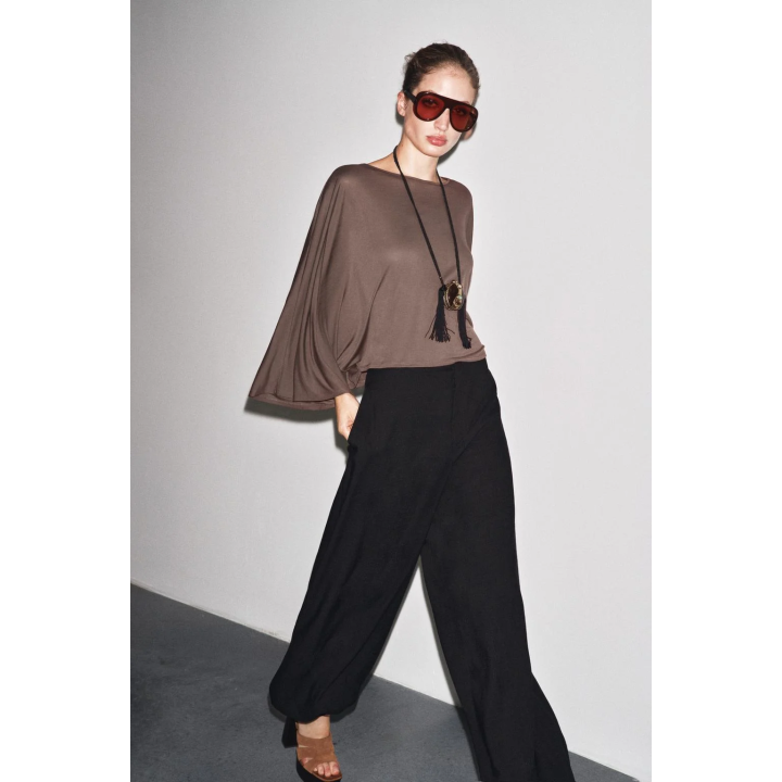 АСИММЕТРИЧНАЯ НАКИДКА ИЗ СТРУЯЩЕЙСЯ ТКАНИ