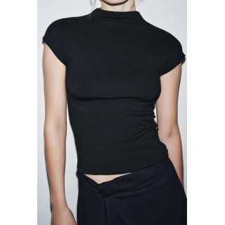 Топ с высоким воротником