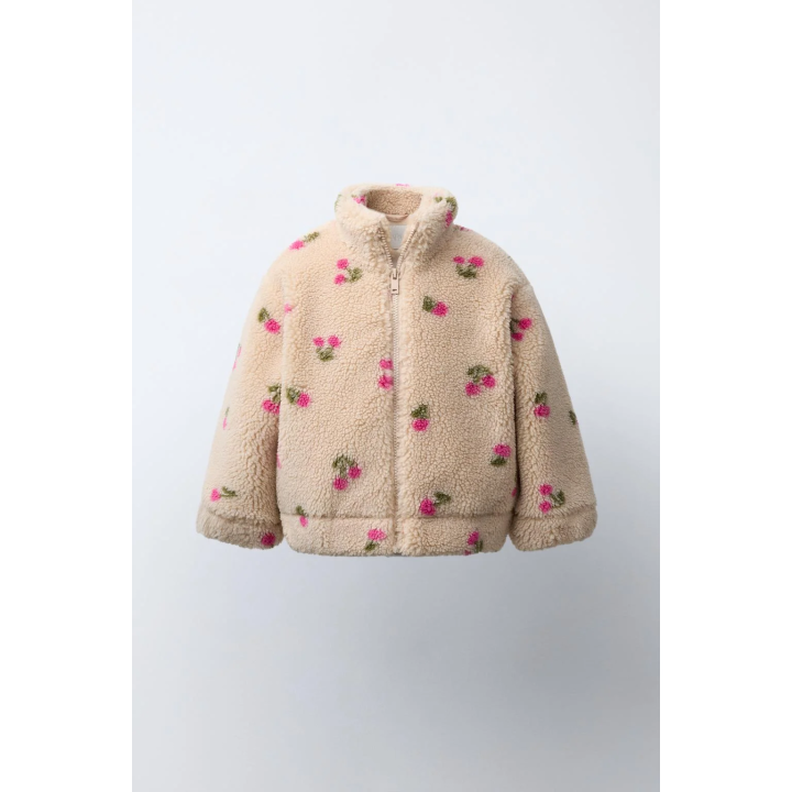 КУРТКА ИЗ ИСКУССТВЕННОЙ ОВЧИНЫ С ВИШНЯМИ