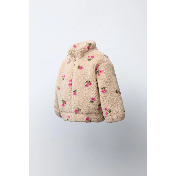 КУРТКА ИЗ ИСКУССТВЕННОЙ ОВЧИНЫ С ВИШНЯМИ