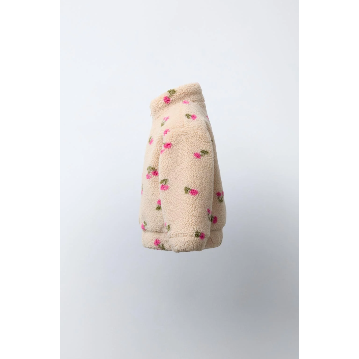 КУРТКА ИЗ ИСКУССТВЕННОЙ ОВЧИНЫ С ВИШНЯМИ