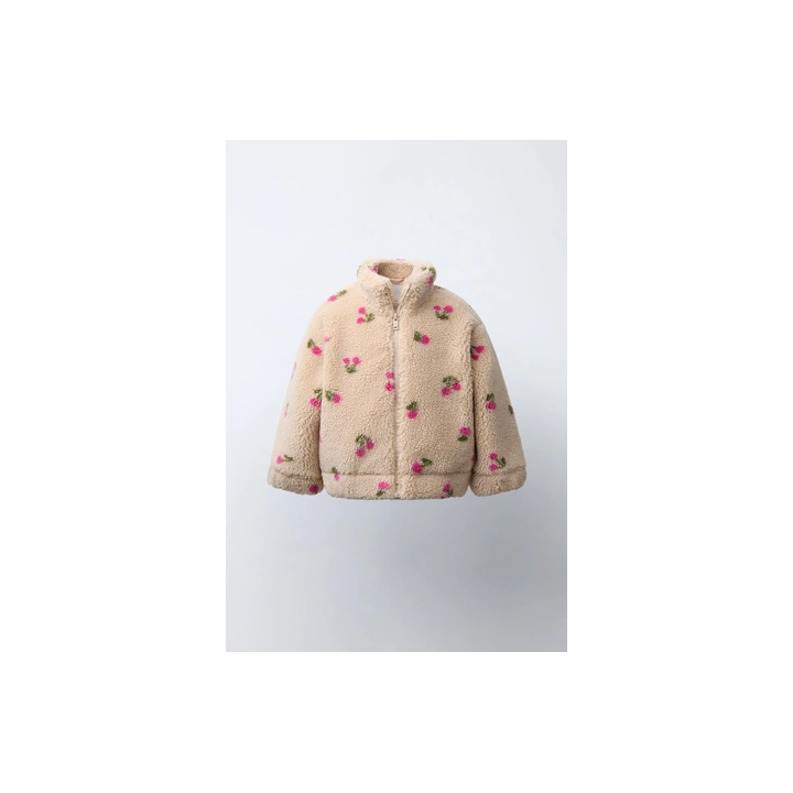 КУРТКА ИЗ ИСКУССТВЕННОЙ ОВЧИНЫ С ВИШНЯМИ