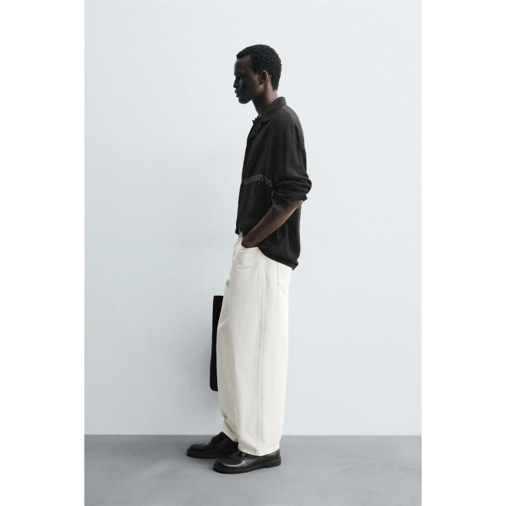 РУБАШКА СТРУЯЩЕГОСЯ ПОКРОЯ С ГЕОМЕТРИЧЕСКОЙ ВЫШИВКОЙ