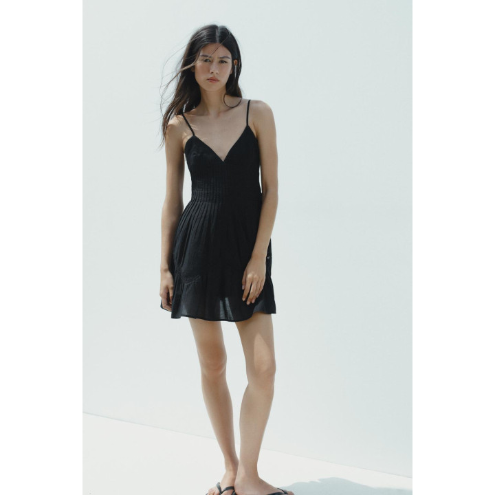 КОРОТКОЕ ПЛАТЬЕ С ВЫШИВКОЙ