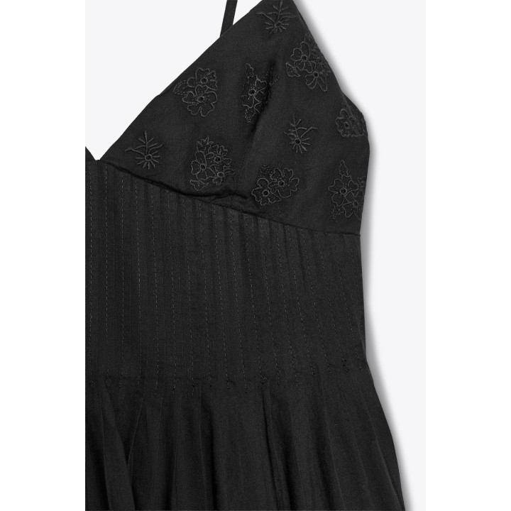 КОРОТКОЕ ПЛАТЬЕ С ВЫШИВКОЙ