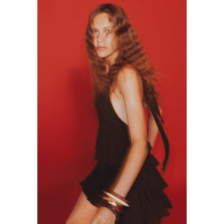 КОРОТКОЕ ПЛАТЬЕ С ОБОРАМИ ИЗ МАРЛИ