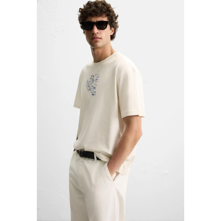 ФУТБОЛКА С КОНТРАСТНОЙ ВЫШИВКОЙ