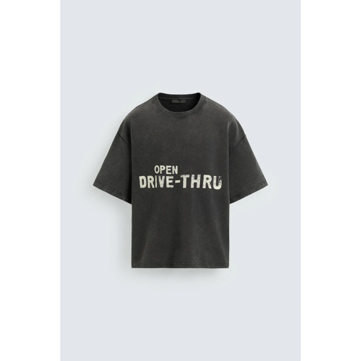 ТОЛСТОВКА С ЭФФЕКТОМ ПОТЕРТОСТИ С ГРАФИЧЕСКИМ ПРИНТОМ