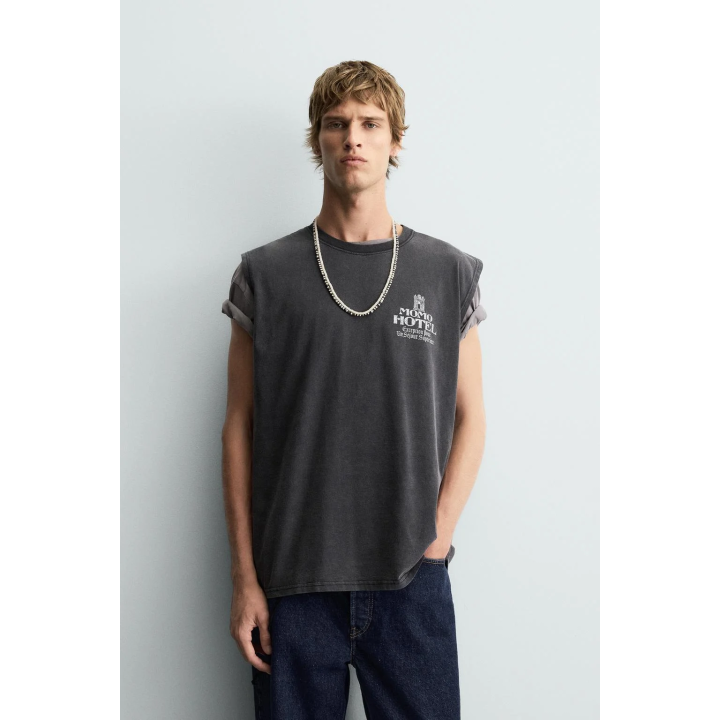 МАЙКА С ПРИНТОМ И ЭФФЕКТОМ ПОТЕРТОСТИ