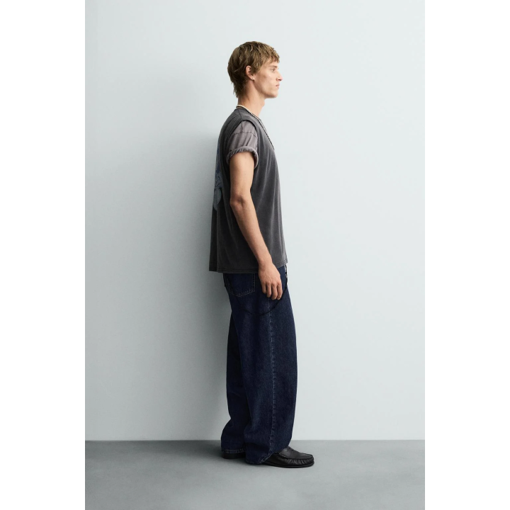 МАЙКА С ПРИНТОМ И ЭФФЕКТОМ ПОТЕРТОСТИ