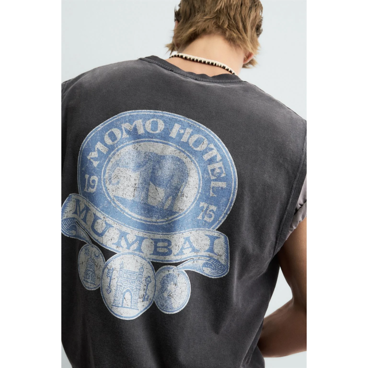 МАЙКА С ПРИНТОМ И ЭФФЕКТОМ ПОТЕРТОСТИ