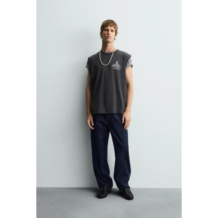 МАЙКА С ПРИНТОМ И ЭФФЕКТОМ ПОТЕРТОСТИ