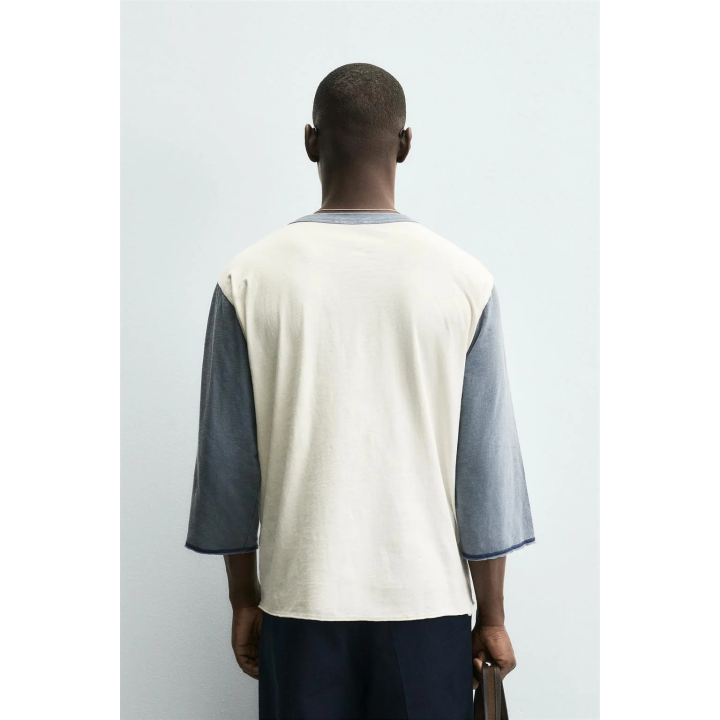 ФУТБОЛКА В СТИЛЕ КОЛОР-БЛОК С ВОРОТНИКОМ НА ПУГОВИЦАХ