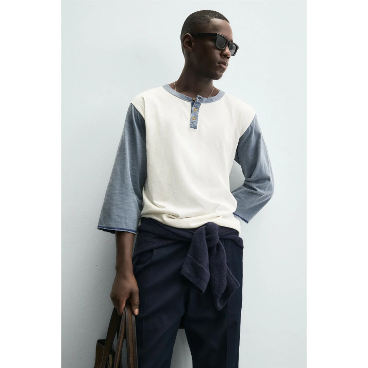 ФУТБОЛКА В СТИЛЕ КОЛОР-БЛОК С ВОРОТНИКОМ НА ПУГОВИЦАХ