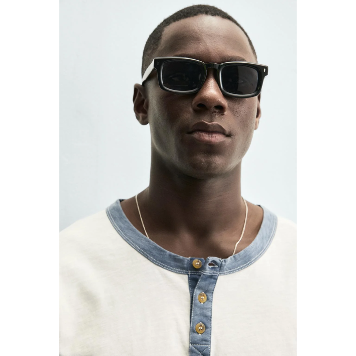 ФУТБОЛКА В СТИЛЕ КОЛОР-БЛОК С ВОРОТНИКОМ НА ПУГОВИЦАХ