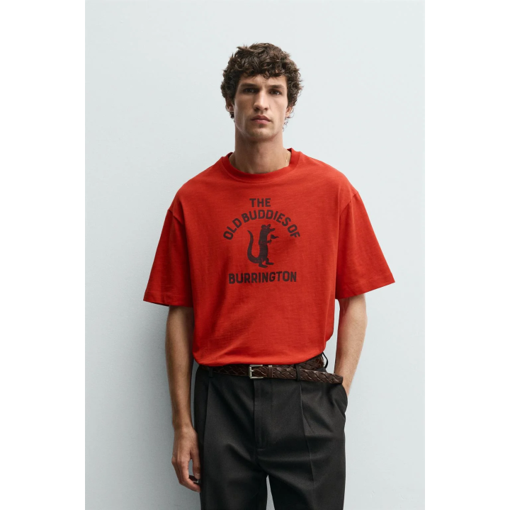 ФУТБОЛКА С КОНТРАСТНЫМ ПРИНТОМ