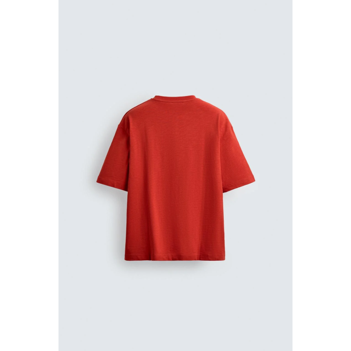 ФУТБОЛКА С КОНТРАСТНЫМ ПРИНТОМ