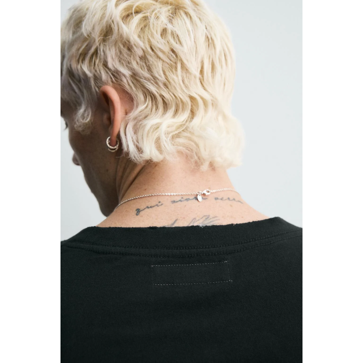 ФУТБОЛКА С НЕРОВНЫМ КРАЕМ