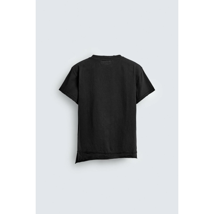 ФУТБОЛКА С НЕРОВНЫМ КРАЕМ