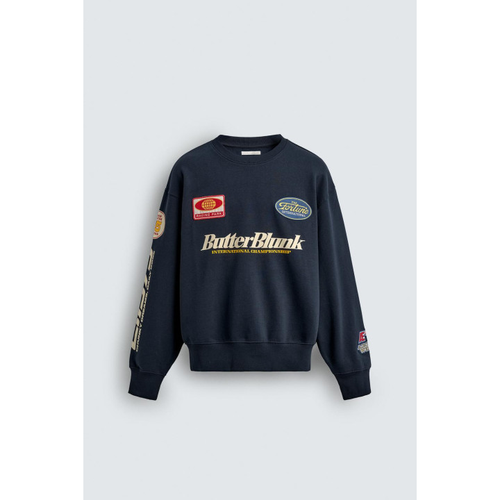 Свитшот с круглым вырезом и нашивками