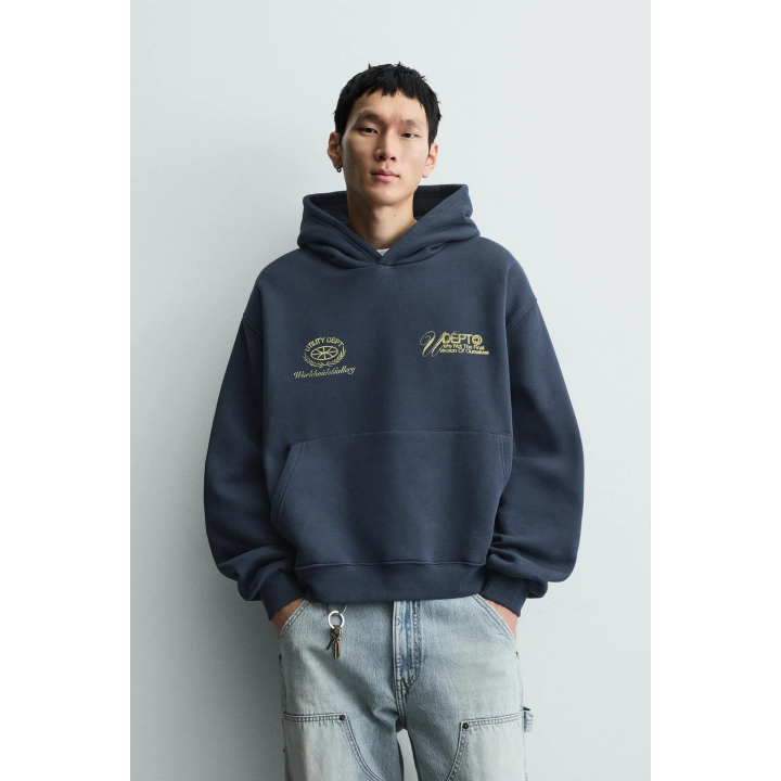 ТОЛСТОВКА С ЭФФЕКТОМ ПОТЕРТОСТИ С НАДПИСЯМИ И ПРИНТАМИ