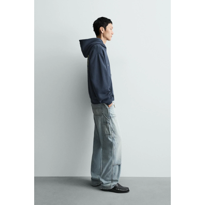 ТОЛСТОВКА С ЭФФЕКТОМ ПОТЕРТОСТИ С НАДПИСЯМИ И ПРИНТАМИ