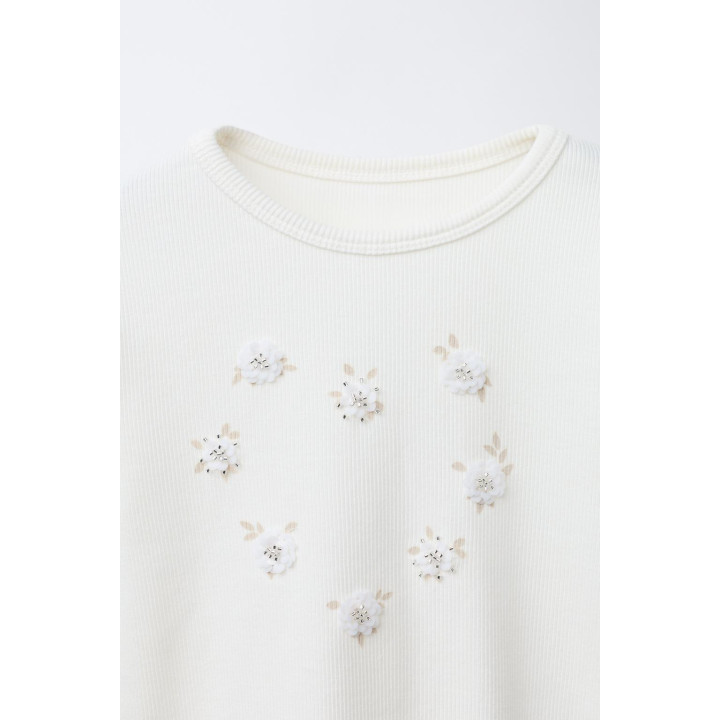 ФУТБОЛКА С ЦВЕТОЧНОЙ АППЛИКАЦИЕЙ