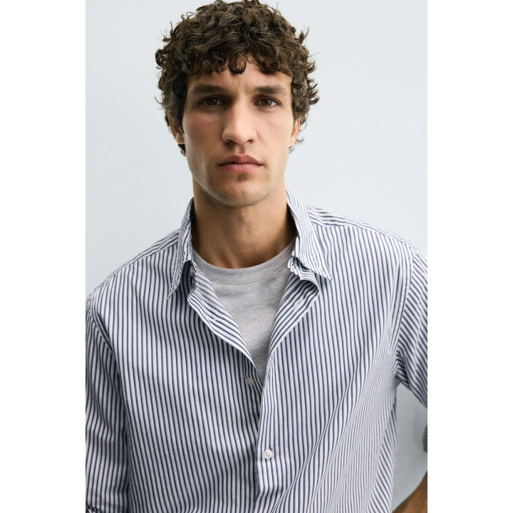 РУБАШКА КЛАССИЧЕСКОГО КРОЯ В ПОЛОСКУ