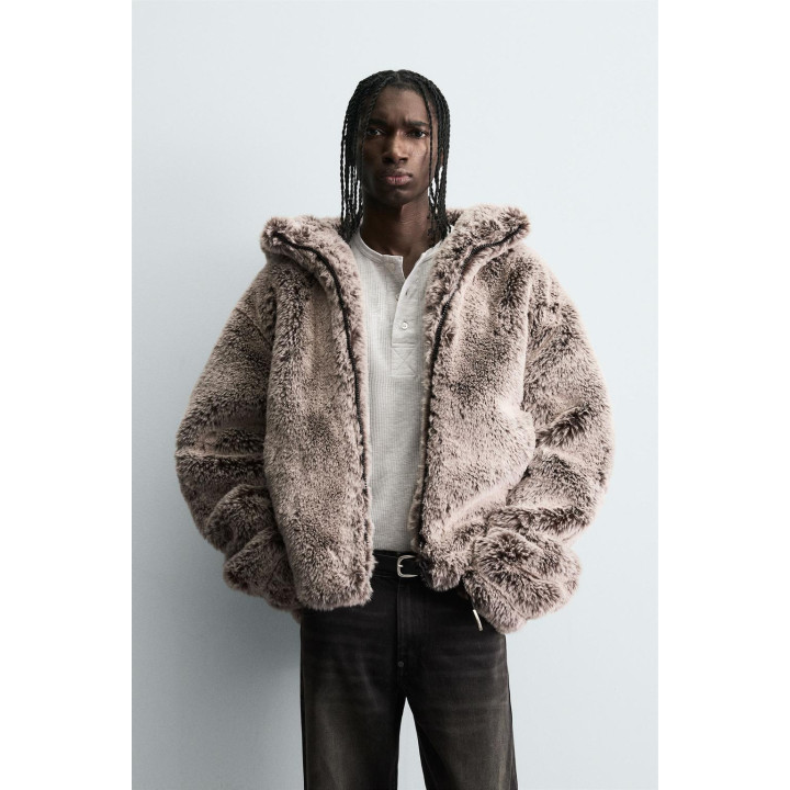 КУРТКА ИЗ ИСКУССТВЕННОГО МЕХА С КАПЮШОНОМ