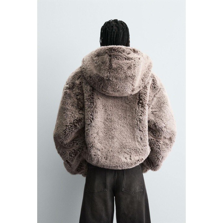 КУРТКА ИЗ ИСКУССТВЕННОГО МЕХА С КАПЮШОНОМ