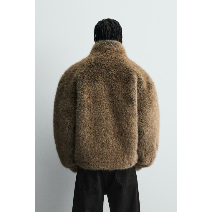 КОРОТКОЕ ПАЛЬТО ИЗ ИСКУССТВЕННОГО МЕХА