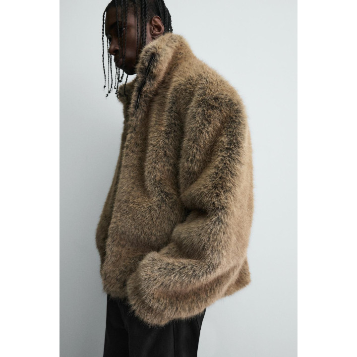 КОРОТКОЕ ПАЛЬТО ИЗ ИСКУССТВЕННОГО МЕХА