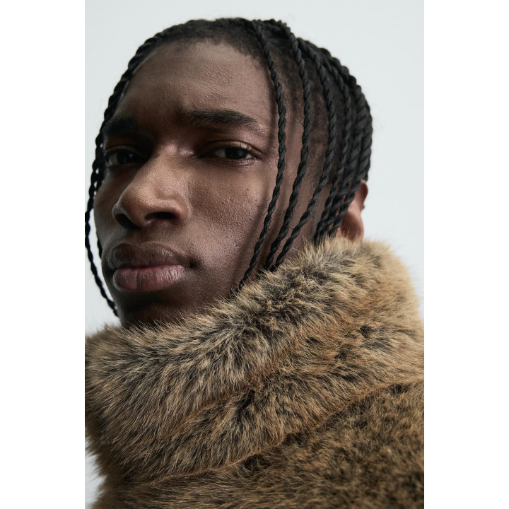 КОРОТКОЕ ПАЛЬТО ИЗ ИСКУССТВЕННОГО МЕХА