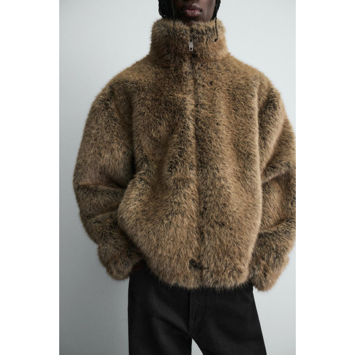 КОРОТКОЕ ПАЛЬТО ИЗ ИСКУССТВЕННОГО МЕХА