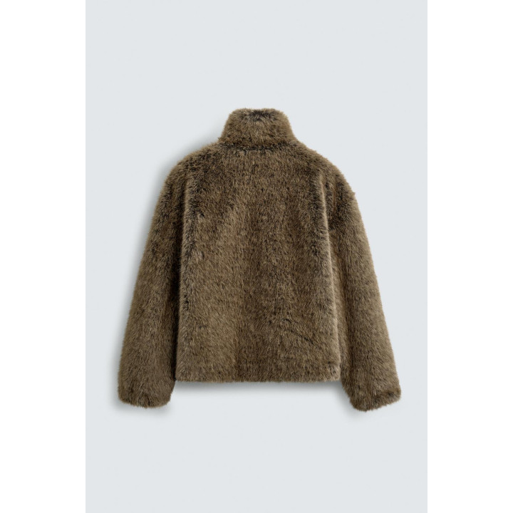 КОРОТКОЕ ПАЛЬТО ИЗ ИСКУССТВЕННОГО МЕХА