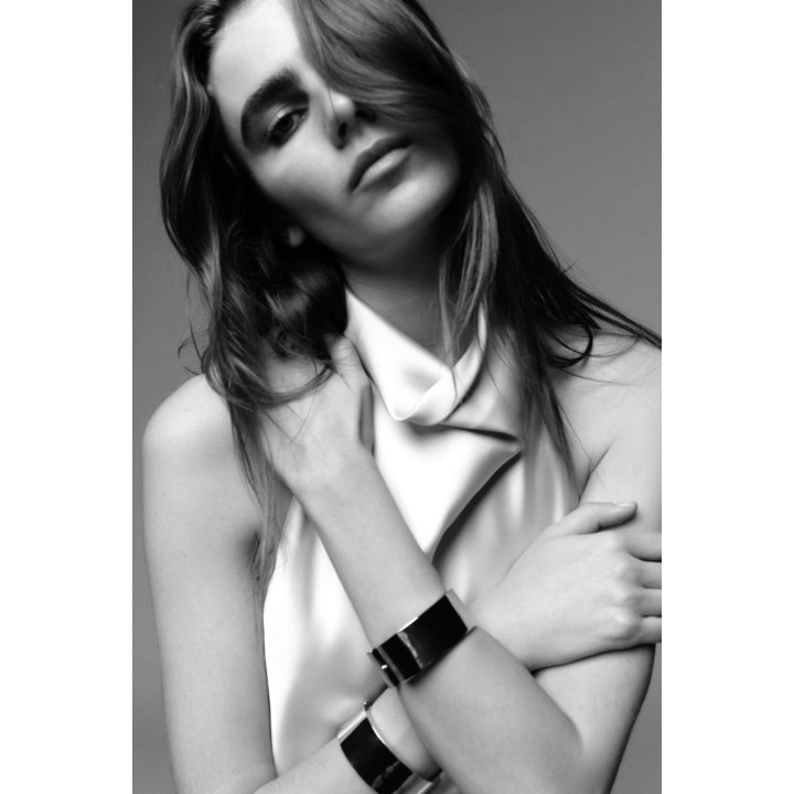 НАБОР ИЗ ДВУХ ЖЕСТКИХ МЕТАЛЛИЧЕСКИХ БРАСЛЕТОВ