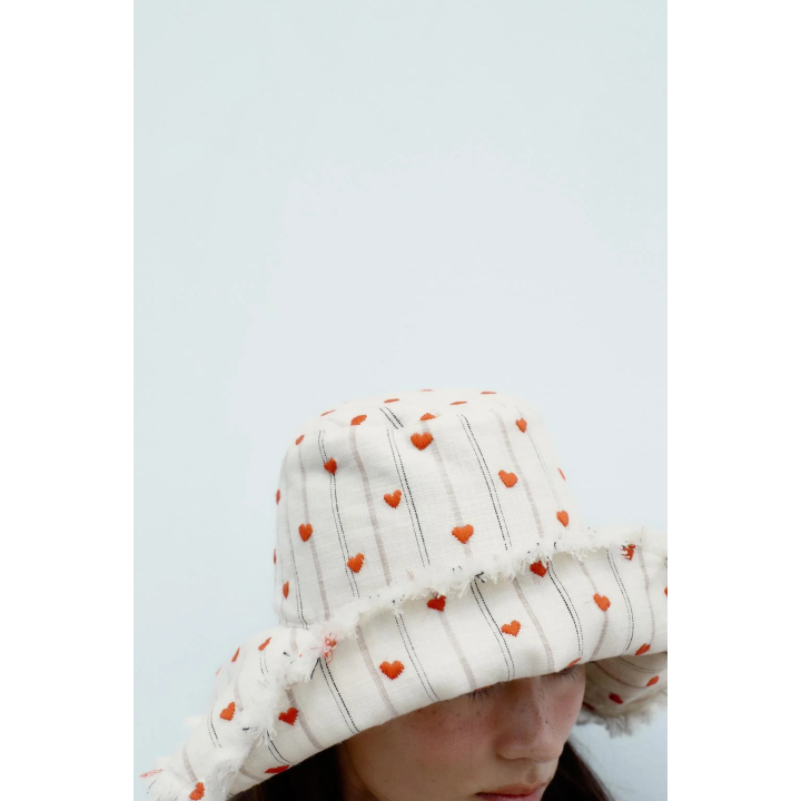ПОЛОСАТАЯ ПАНАМА С ВЫШИВКОЙ «СЕРДЦА»