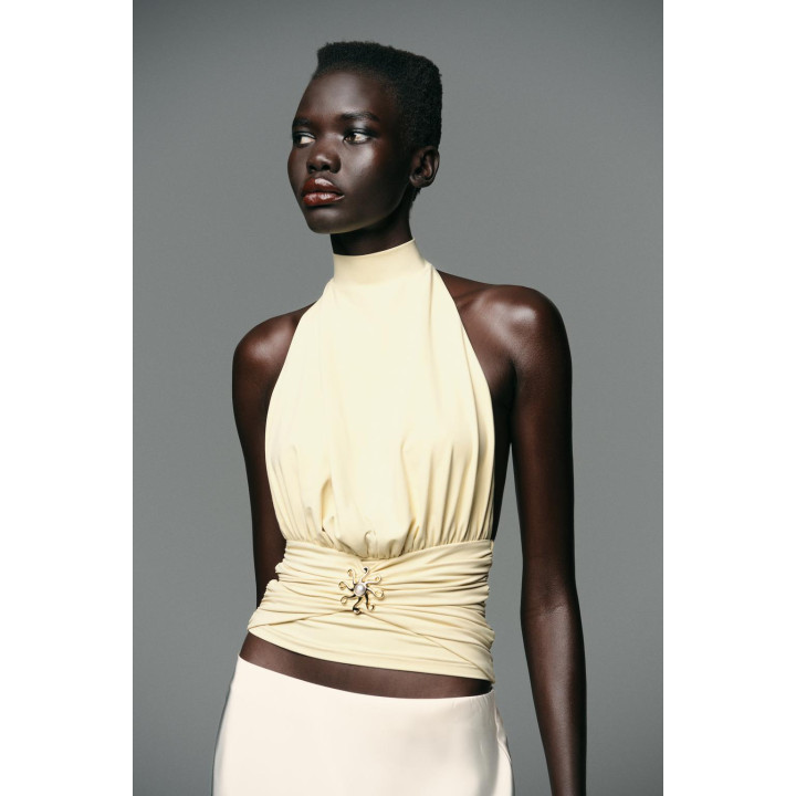 ТОП ИЗ ПОЛИАМИДА СО СБОРКАМИ И СОЛНЦЕМ